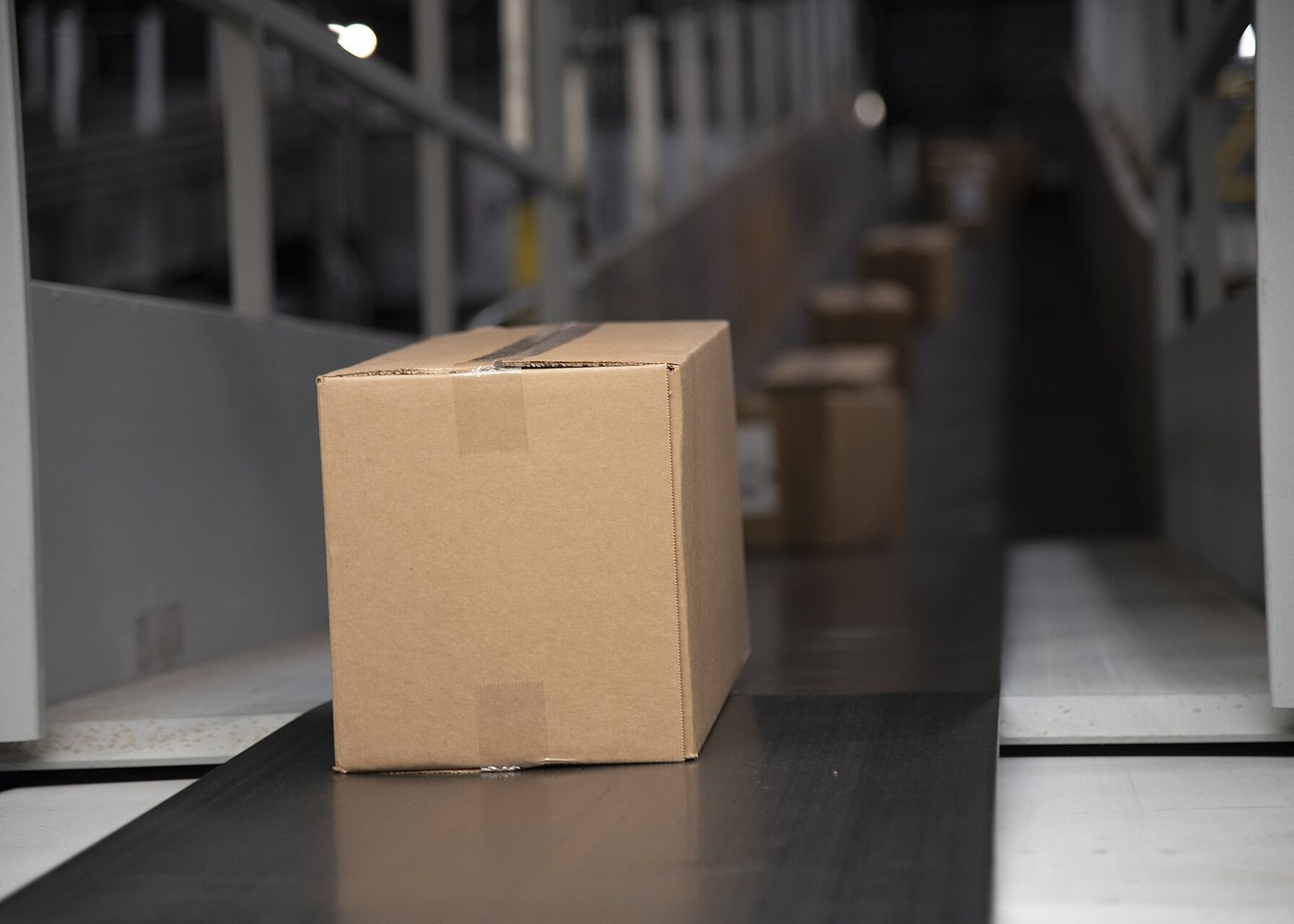 Parcel tracking dashboard globe